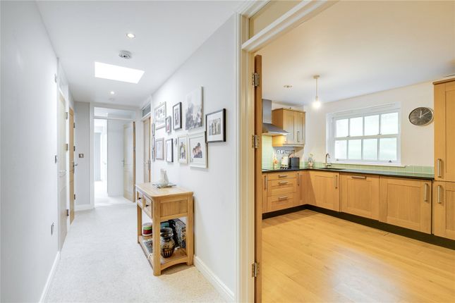 22, Robert Ellis Court, Knebworth photo 3