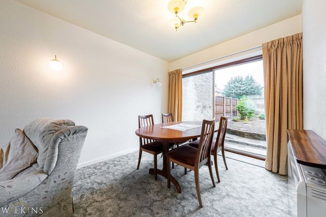 2, Stonewell Crescent, Warwickshire photo 4