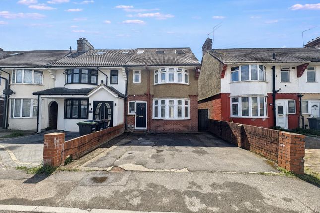 5-bed house on 22, Brackendale Grove, Luton, £425,000