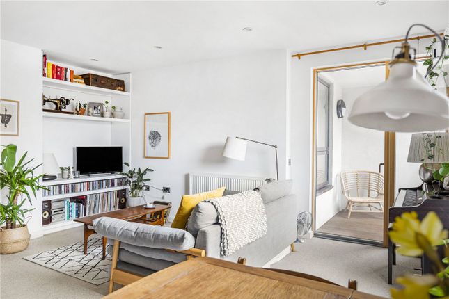 Flat to rent in Mylne Apartments, 93 Barretts Grove, London