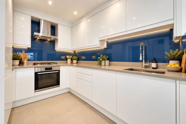 104 Landseer Avenue, London photo 2