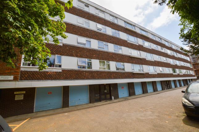 Thumbnail Flat to rent in Southfields Road, Eastbourne