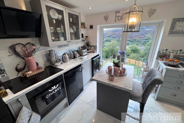 25, Troedyrhiw Road, Rhondda Cynon Taff photo 5