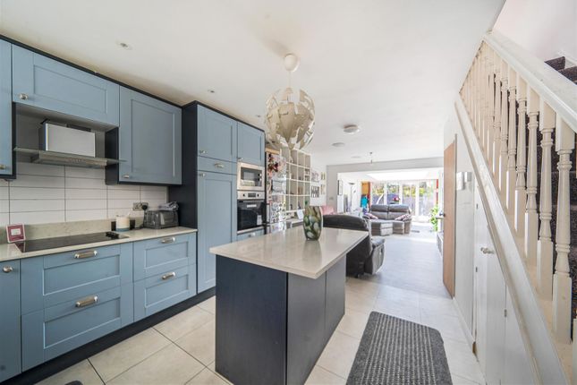 6A, Maytree Close, Edgware photo 3