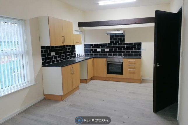 Flat to rent in County Road, Walton, Liverpool L4