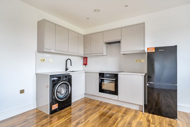 Coombe Road, Kingston Hill photo 3