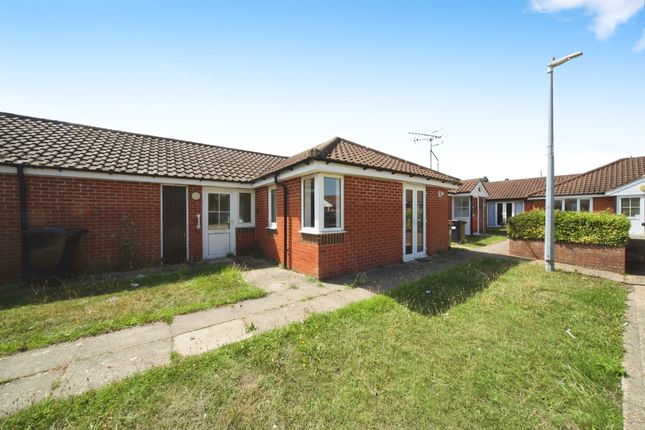 2-bed house on 59, New Woodfield Green, Dunstable, £280,000