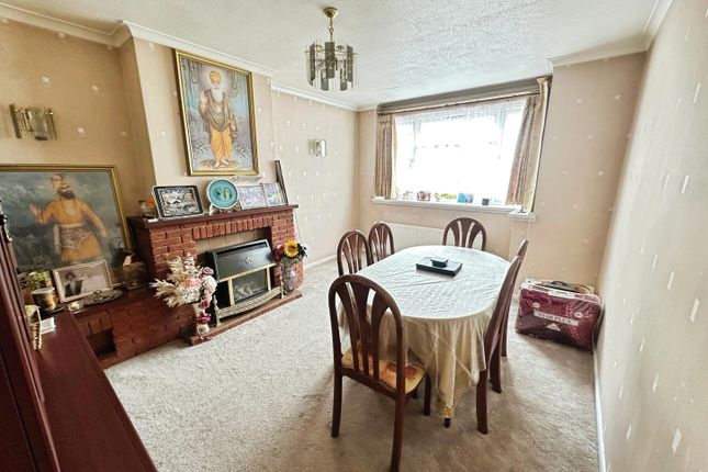 19, Springhill Road, Wolverhampton photo 3
