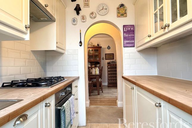 67, Woodhall Crescent, Hornchurch photo 3