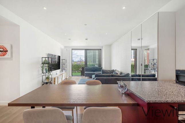 Flat to rent in Legacy Building, The Modern, Viaduct Gardens, London