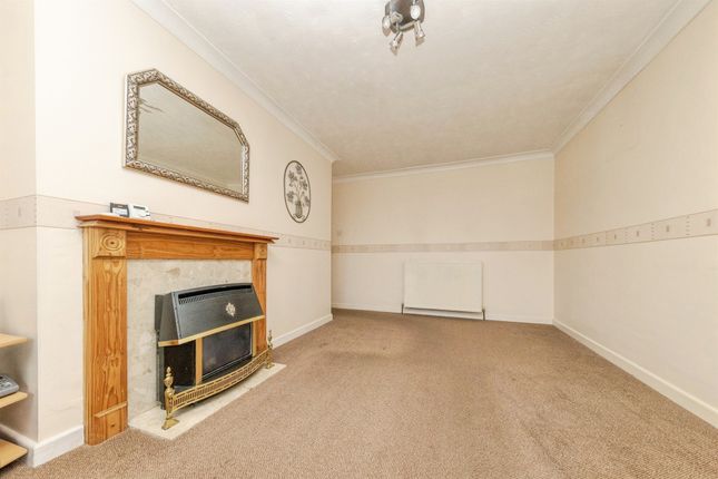 24, James Gardens, Clacton-On-Sea photo 3