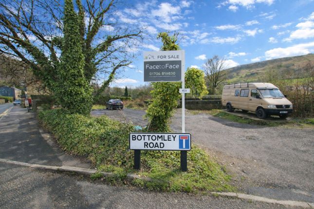 8 Bottomley Road, Todmorden photo 4