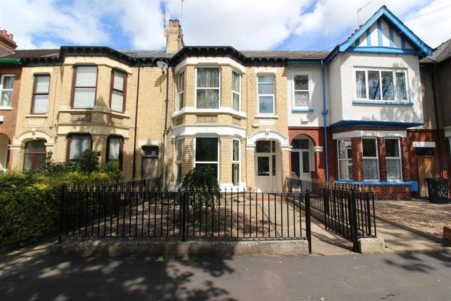 Thumbnail Terraced house for sale in Victoria Avenue, Princes Avenue, Hull