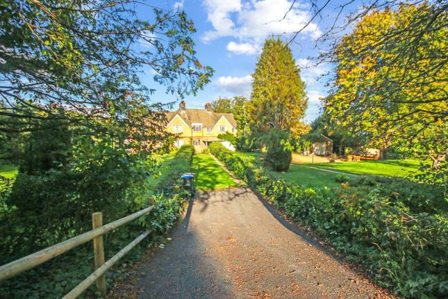 Coombe Hill Road, East Grinstead photo 2