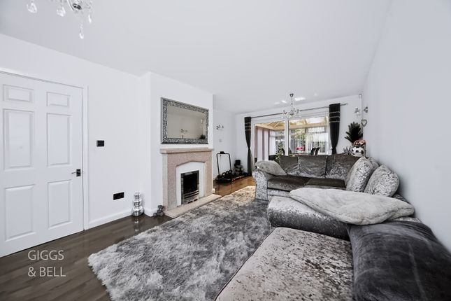 46 Sowerby Avenue, Luton, Bedfordshire photo 2