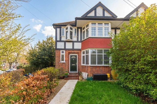 Wells Drive, Kingsbury photo 3