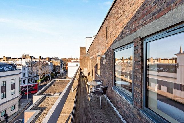 Flat 17, 161, Fulham Road, London photo 4