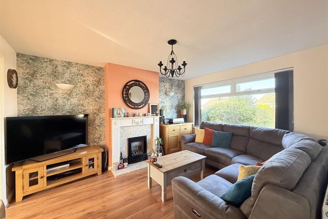 10, Macauley Close, Dukinfield photo 3