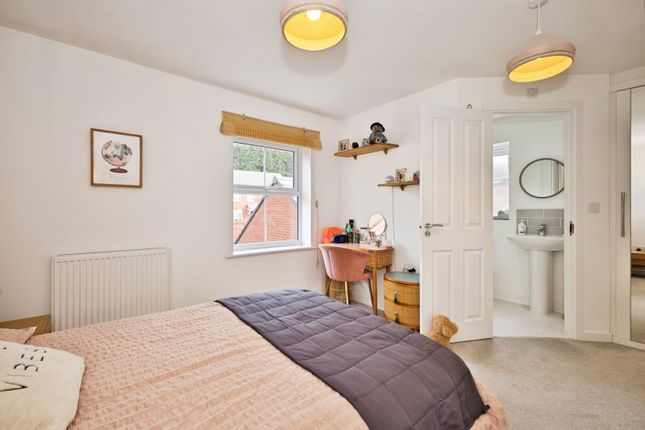 32, Feltham Close, Somerset photo 4