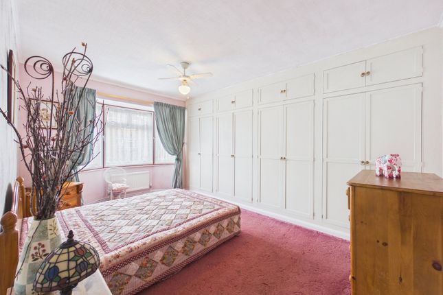 7, Ripston Road, Surrey photo 4