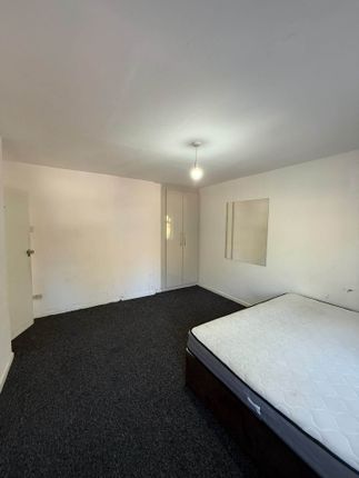 Pinn Close, Uxbridge photo 3