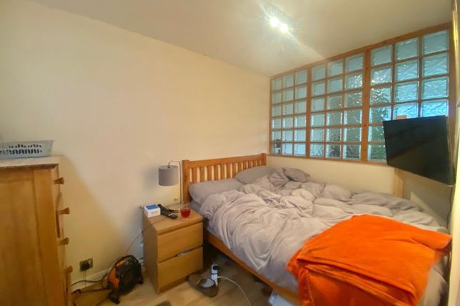 Flat to rent in Mongewell Court, Wallingford