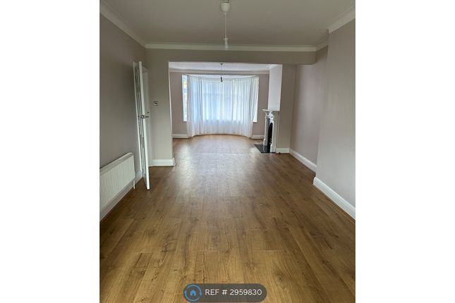 Randall Avenue, Randall Avenue, London photo 2