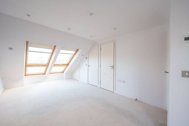 Terraced house to rent in Newton Road, Wimbledon, London
