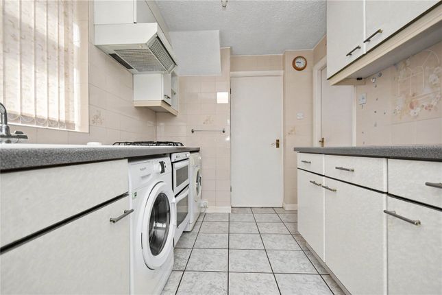 17, Denesway, Leeds photo 3