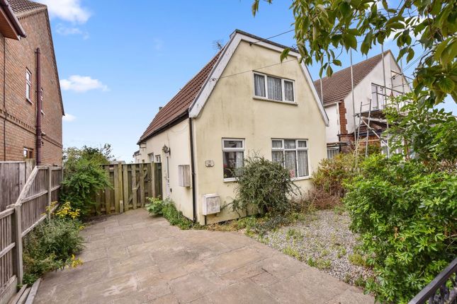 2-bed house on 21, Elm Road, Benfleet, £205,000