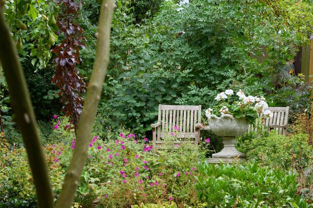 24 Queen Edith's Way 0408250049.Jpg