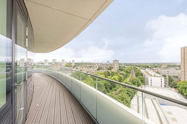 Flat to rent in Lombard Wharf, 12 Lombard Road