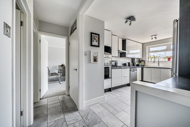 86b, Cotswold Avenue, Bushey photo 2