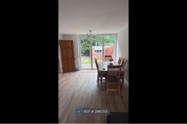 Melbourne Close, St Albans photo 4
