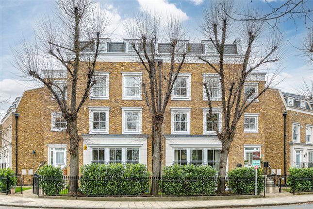 Flat for sale in Stockwell Park Road, London