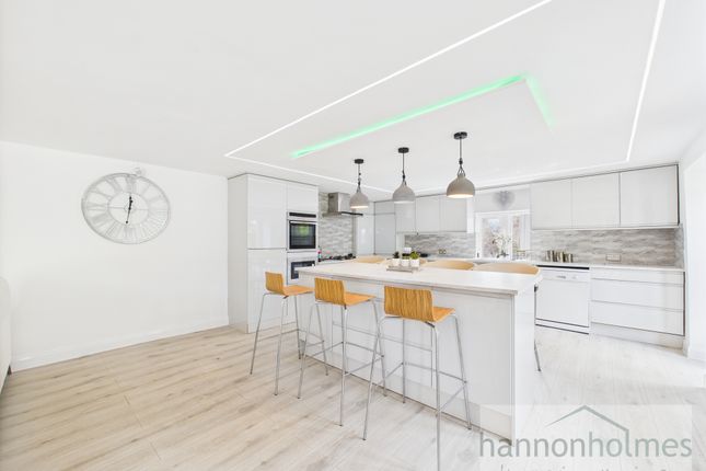 Cam05283G0-Pr0050-Still009