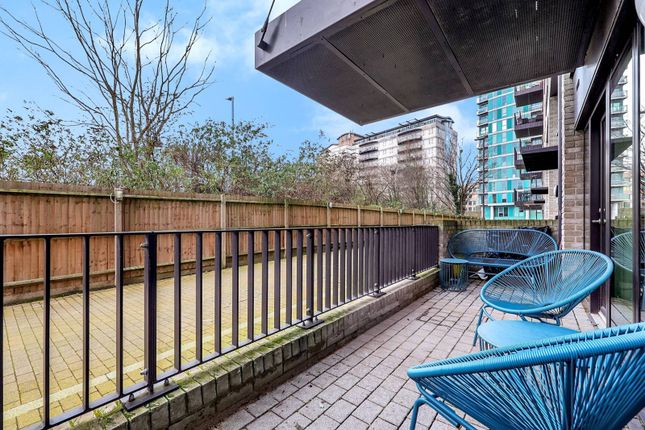 Flat for sale in Montford Place, Stratford, London