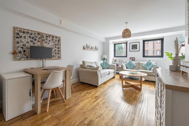 Flat for sale in Snakes Lane East, Woodford Green