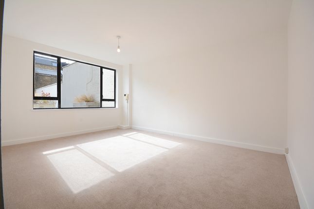 Flat 2, 103-105, Harley Street, Westminster photo 3