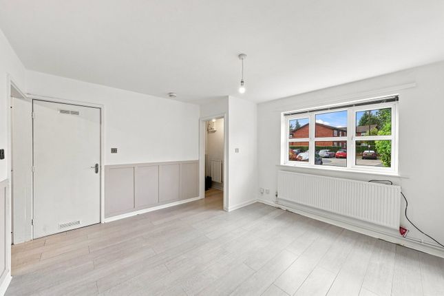 32, Scout Drive, Manchester photo 4