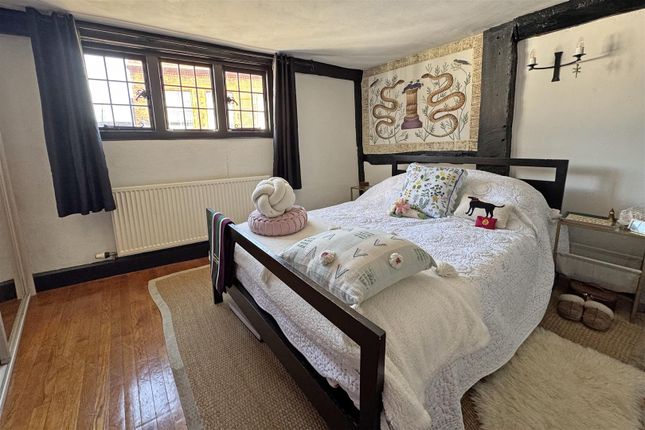 Flat 4, Tudor Lodge, High Street, Godalming photo 4