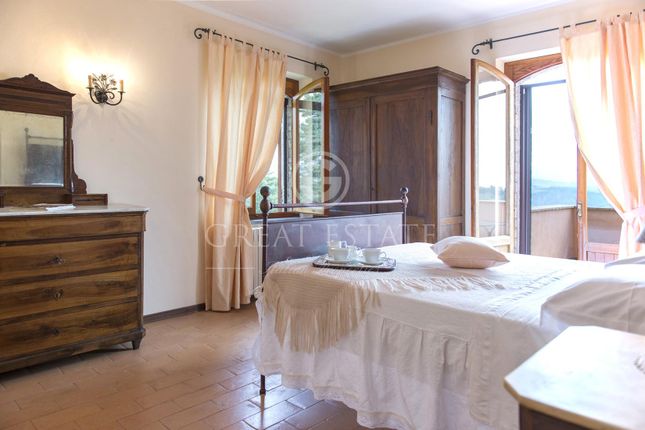 Villa for sale in San Casciano Dei Bagni, Siena, Tuscany