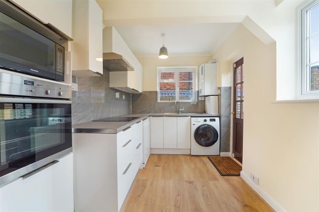 Thumbnail Maisonette to rent in Richmond Road, London