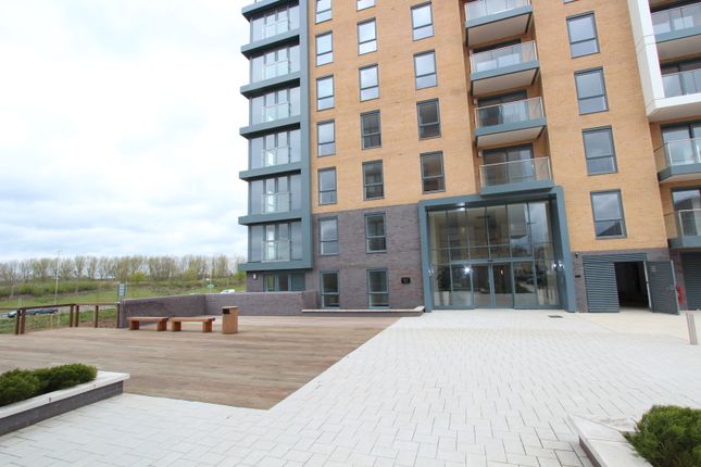 Thumbnail Flat to rent in Drake Way, Kennet Island, Reading