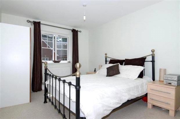 Flat 33, Grace Gardens, Fleet photo 4