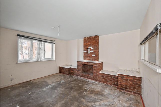 33, Merstham Drive, Clacton-on-Sea photo 3