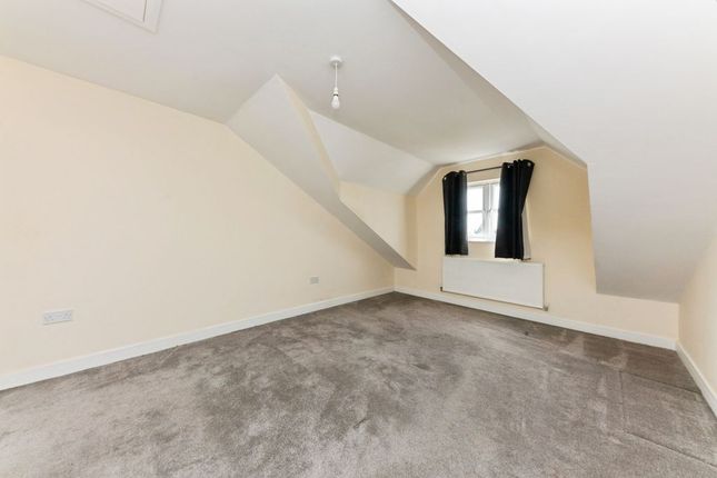 34, Cleefield Drive, Grimsby photo 4