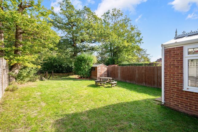 Holland Crescent, Oxted photo 3