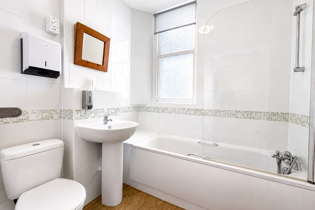 15 Buttgarden Street, Bideford photo 4