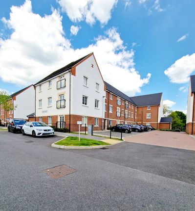 Thumbnail Flat to rent in Cornwell Avenue, Crawley